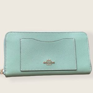 NWOT | Coach Accordion Zip Wallet